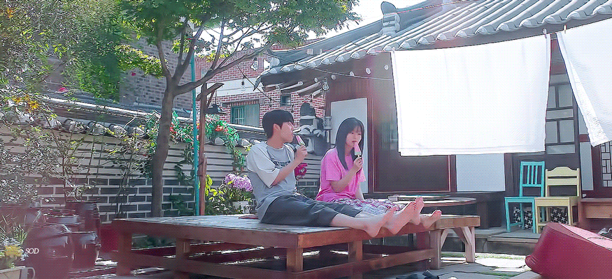 제작진 광대 터지면서 찍은 2002년생 배우들 꽁냥씬.gif | 인스티즈