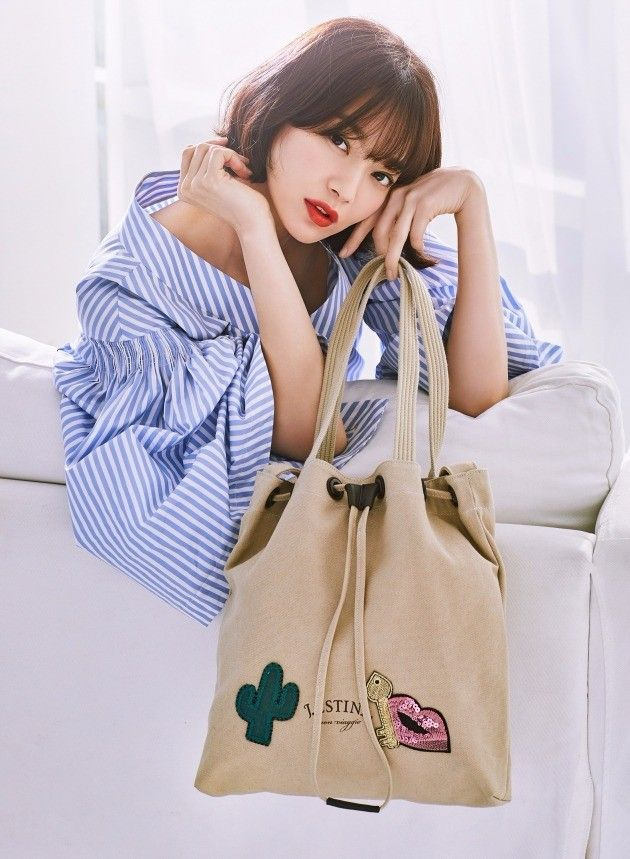 브랜드 화보에서 제품이 돋보이게 손을 잘쓰는 신민아 | 인스티즈