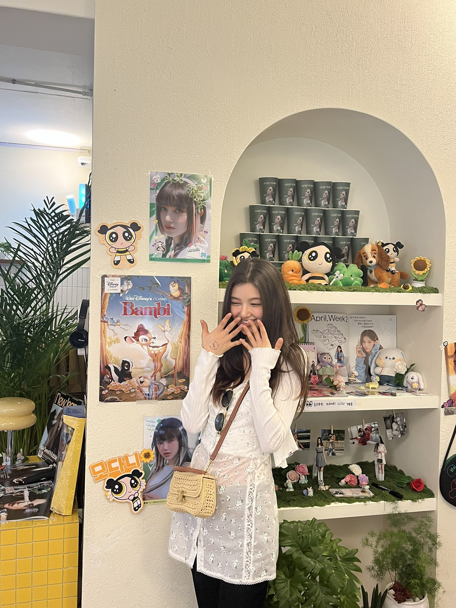 다함께 홍대 생일카페 놀러간 뉴진스(NJZ) 다니엘, 해린, 혜인 | 인스티즈