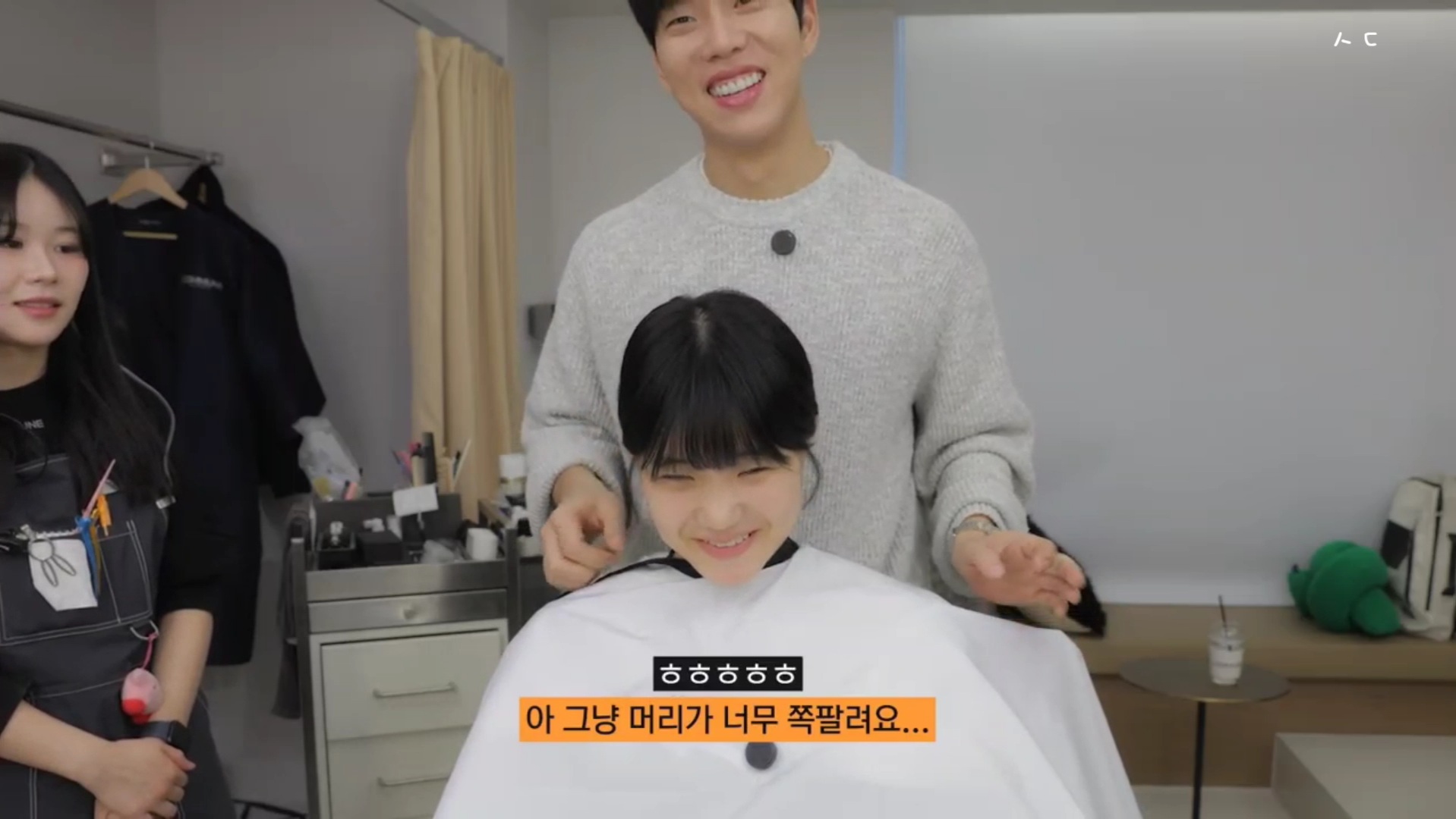 지나가는 할아버지가 기침하다 뱉은 껌이 머리에 붙었는데 미용사가 머리를 이상하게 잘라버려 속상한 중학생ㅠㅠ | 인스티즈