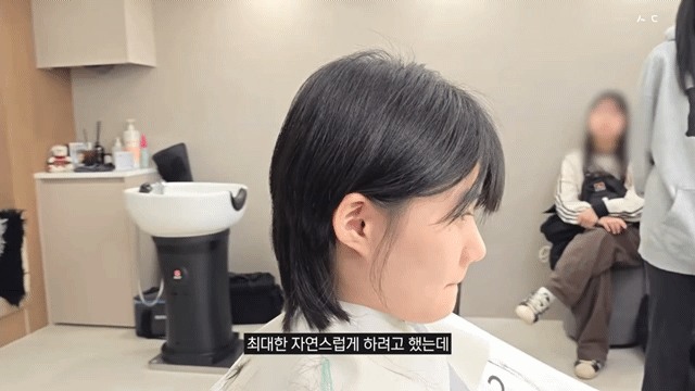 지나가는 할아버지가 기침하다 뱉은 껌이 머리에 붙었는데 미용사가 머리를 이상하게 잘라버려 속상한 중학생ㅠㅠ | 인스티즈