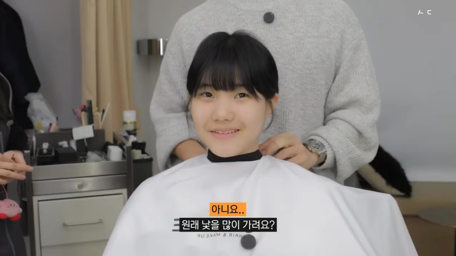 지나가는 할아버지가 기침하다 뱉은 껌이 머리에 붙었는데 미용사가 머리를 이상하게 잘라버려 속상한 중학생ㅠㅠ | 인스티즈
