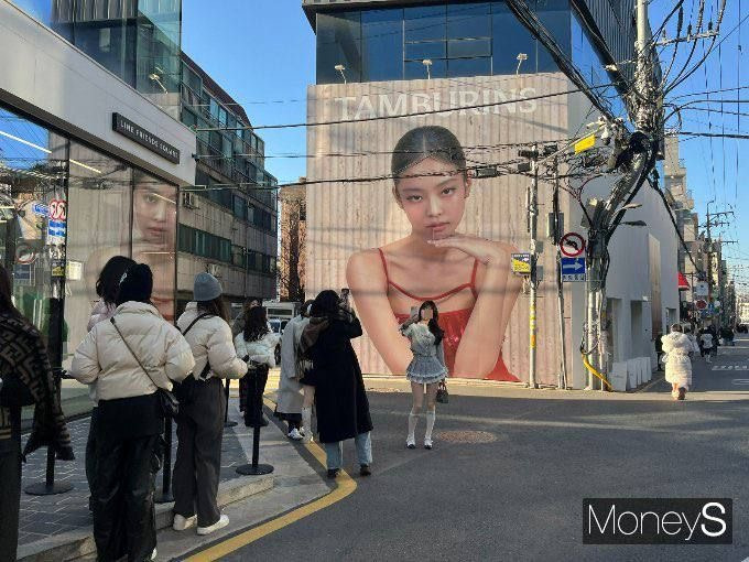 '제니'가 뮤즈이자 아이덴티티 그 자체같은 기업 | 인스티즈