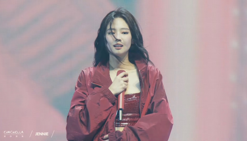 코첼라 무대 끝낸 제니 마지막 표정... | 인스티즈