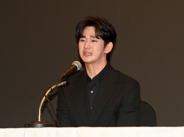  김수현 측 악플러들 이미 고소, 사이버 렉카에도 강경 대응” (전문)[공식입장]