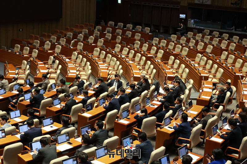 이완규·함상훈 철회결의안, 민주 주도 처리국힘은 반발 퇴장 | 인스티즈