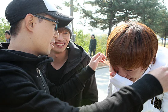 붐, 군 입대하다 게이설 "부모님도 안 우는데 이특이 울어” | 인스티즈
