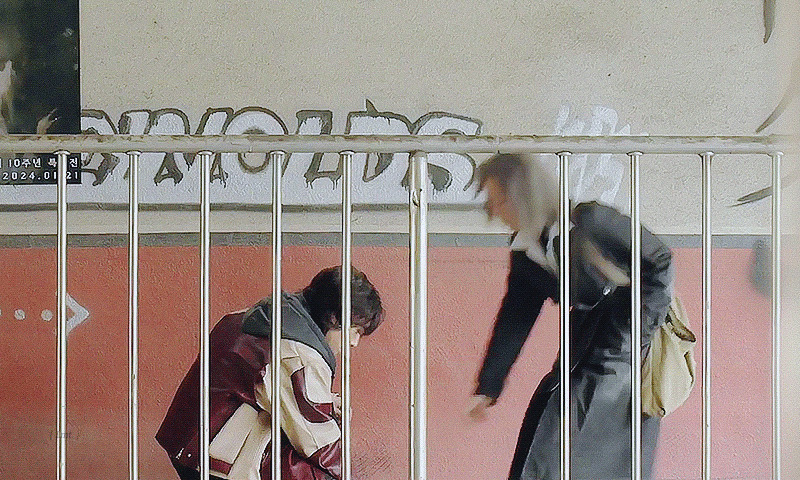 영화 파과 예고편 속 조각, 투우, 강선생, 류.gif | 인스티즈
