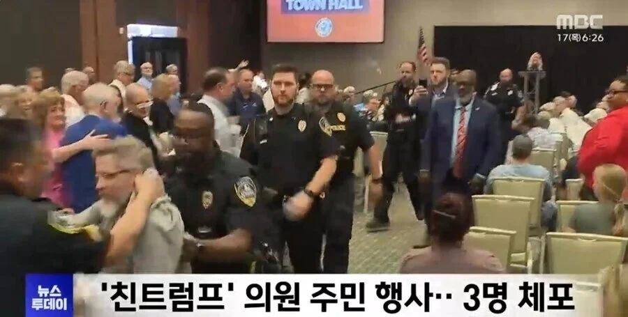 미국, 반트럼프에 입틀막 체포 | 인스티즈