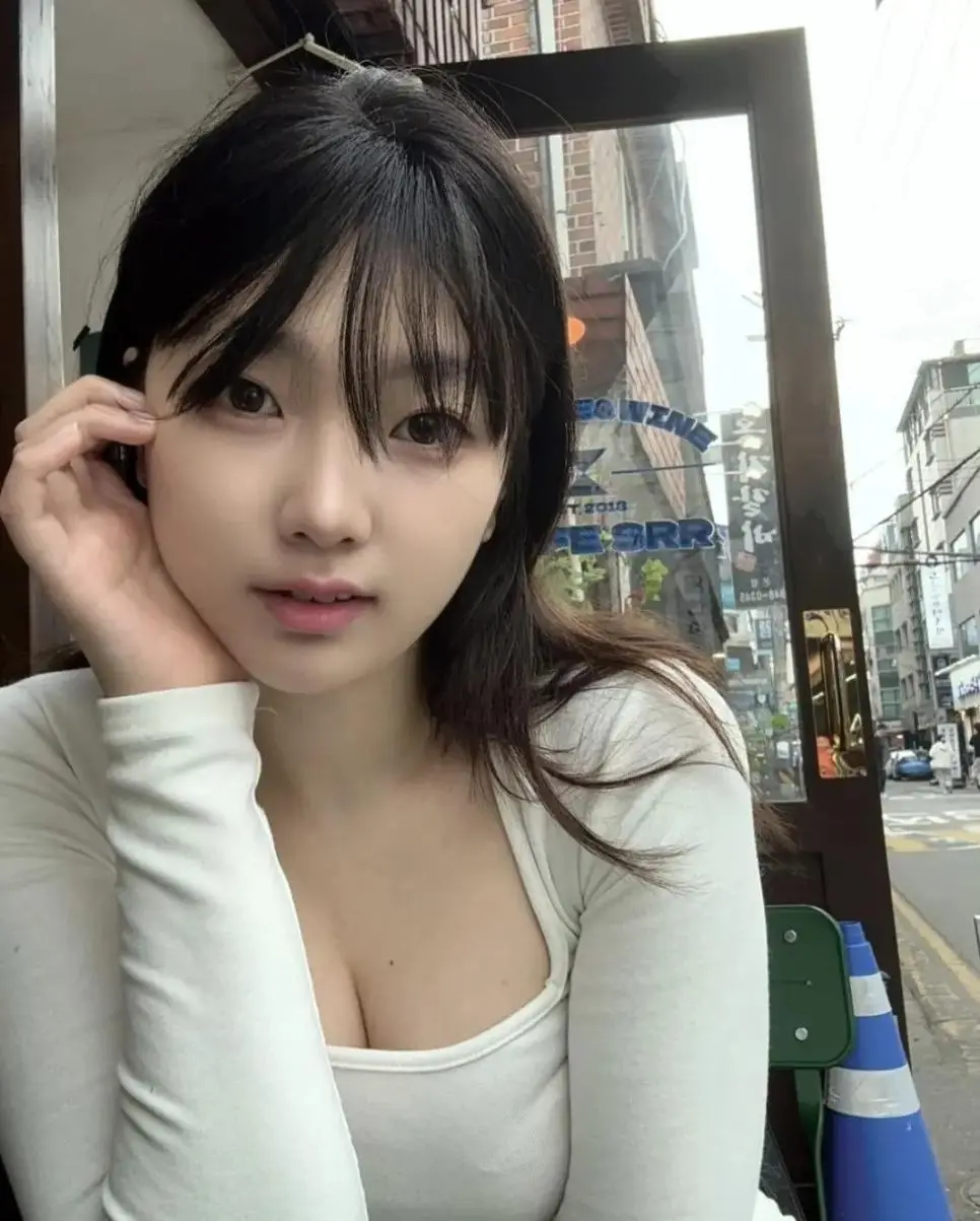  성인툰 작가 실물