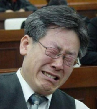  이재명 우는사진 = 시민운동 하다 분해서 움. (이때 전과생김)2
