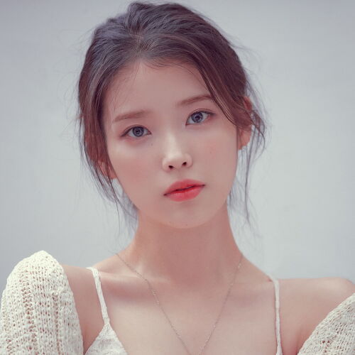  아이유 노래중에서 평생동안 한 곡만 들을 수 있다면?1