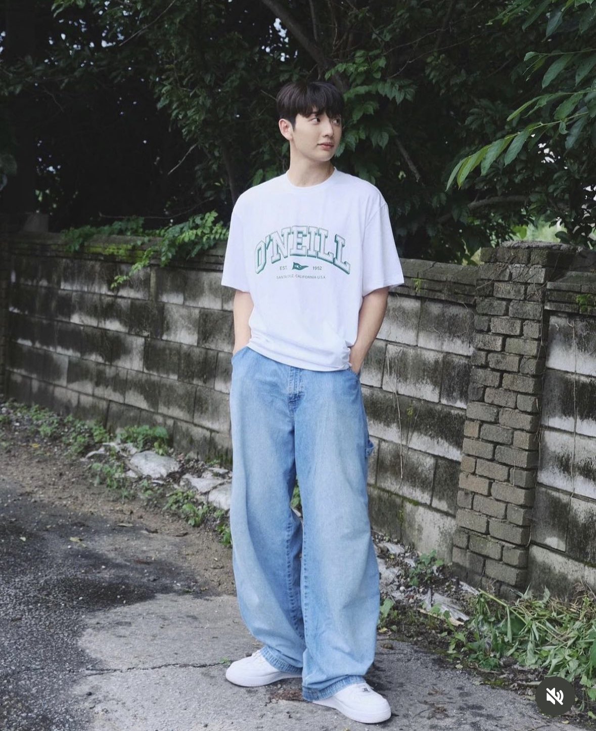  데뷔 전 무신사 스냅 모델로 활동했었다는 아이돌...jpg