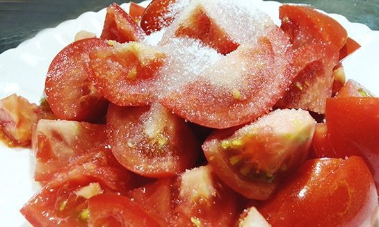토마토에 설탕 뿌려먹을 때마다 듣는 말 | 인스티즈