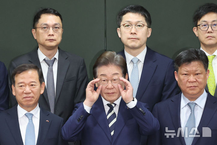 '금투 시장' 들여다보는 이재명 [TF사진관] | 인스티즈