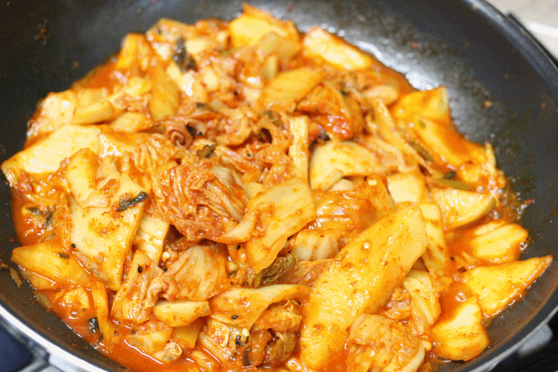 서양인: 빵에 김치들어간다고 생각해봐! 한국인 : 🤤 | 인스티즈