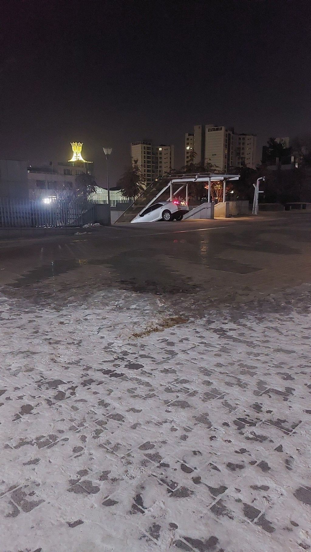 어제자 난리난 중앙대 계단 차 끼임 | 인스티즈