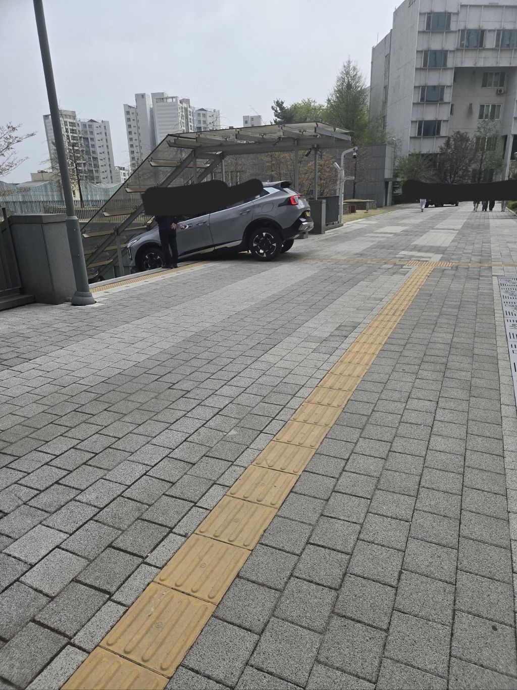어제자 난리난 중앙대 계단 차 끼임 | 인스티즈