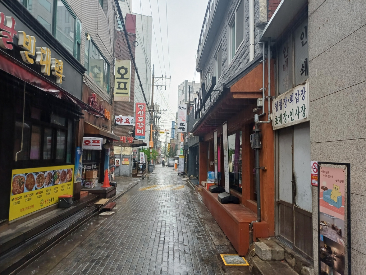 [르포] "매출 절반이 인건비…또 오르겠네요" 사장님들 한숨 '푹' | 인스티즈
