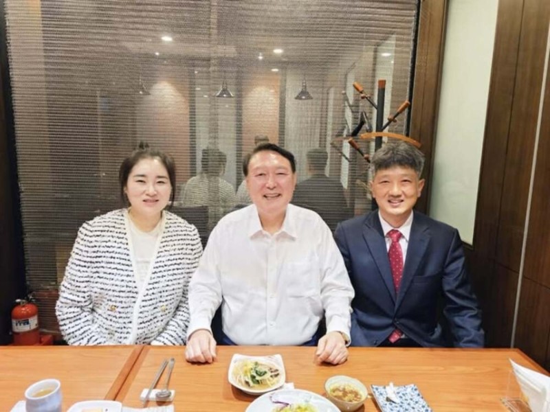 "정치 끝냈다더니”.. 尹, '윤어게인' 핵심들과 사저 회동 | 인스티즈