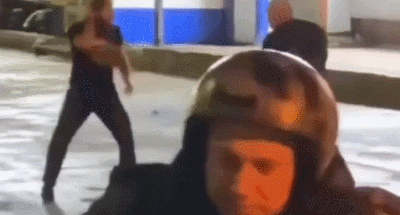 맞짱 뜨면 경찰이 심판보는 나라.gif | 인스티즈