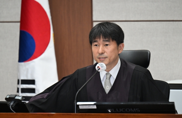 유시민 "지귀연 판사, 죽을 때까지 이름 거론하겠다” | 인스티즈