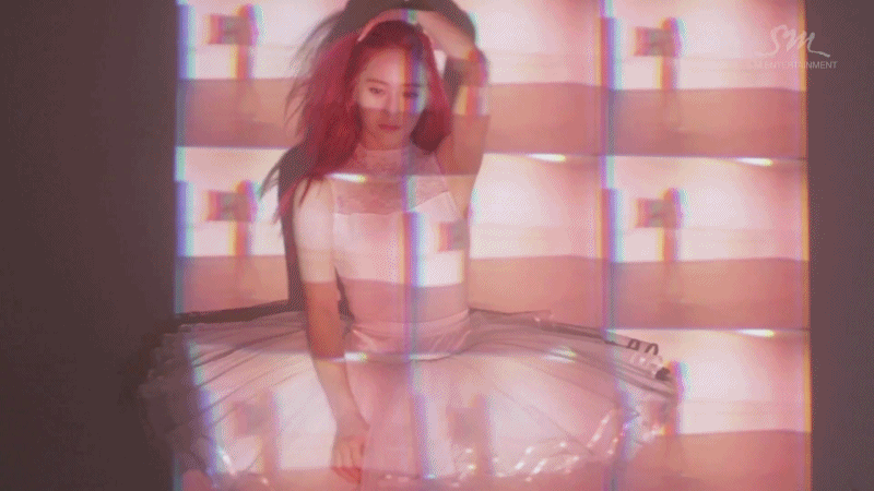  8년이 지났지만 아직도 세련된 f(x) 핑크테이프” 아트필름