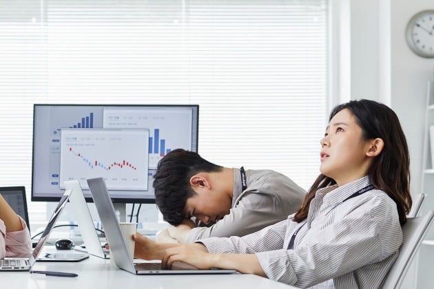 "'근로자의 날 쉬나요?' 물었더니 생각 좀 하고 말하랍니다" | 인스티즈