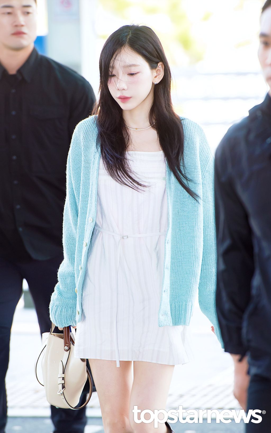 오늘자 태연 출국 사진 | 인스티즈
