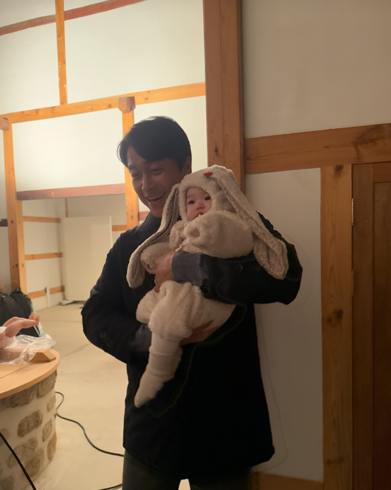 카더가든 아기를 이어 이모 팬들 앓게 만들고 있는 아기...jpg | 인스티즈