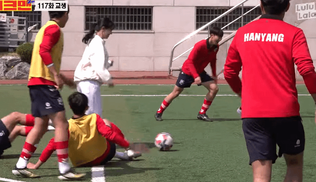 남고에서 교생체험하는 강한나.gif | 인스티즈