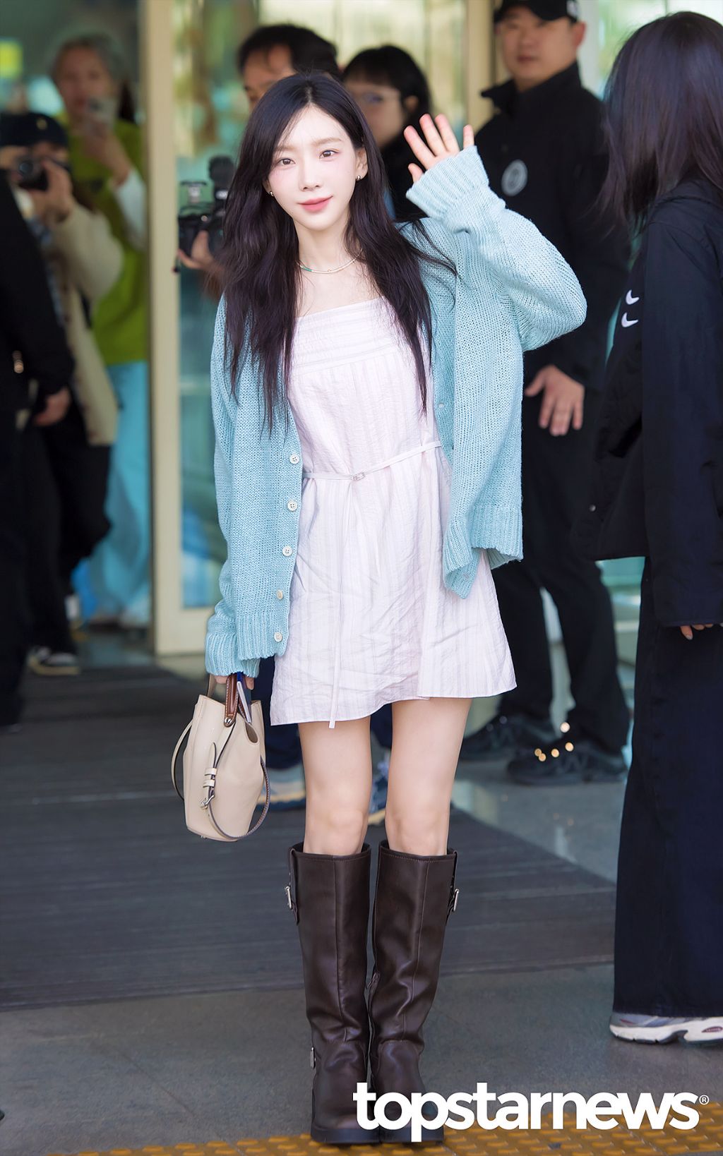 오늘자 태연 출국 사진 | 인스티즈