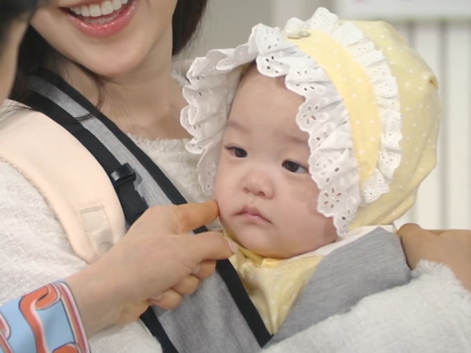 카더가든 아기를 이어 이모 팬들 앓게 만들고 있는 아기...jpg | 인스티즈