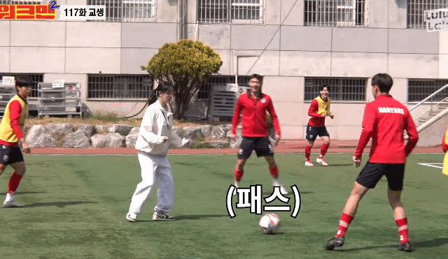 남고에서 교생체험하는 강한나.gif | 인스티즈