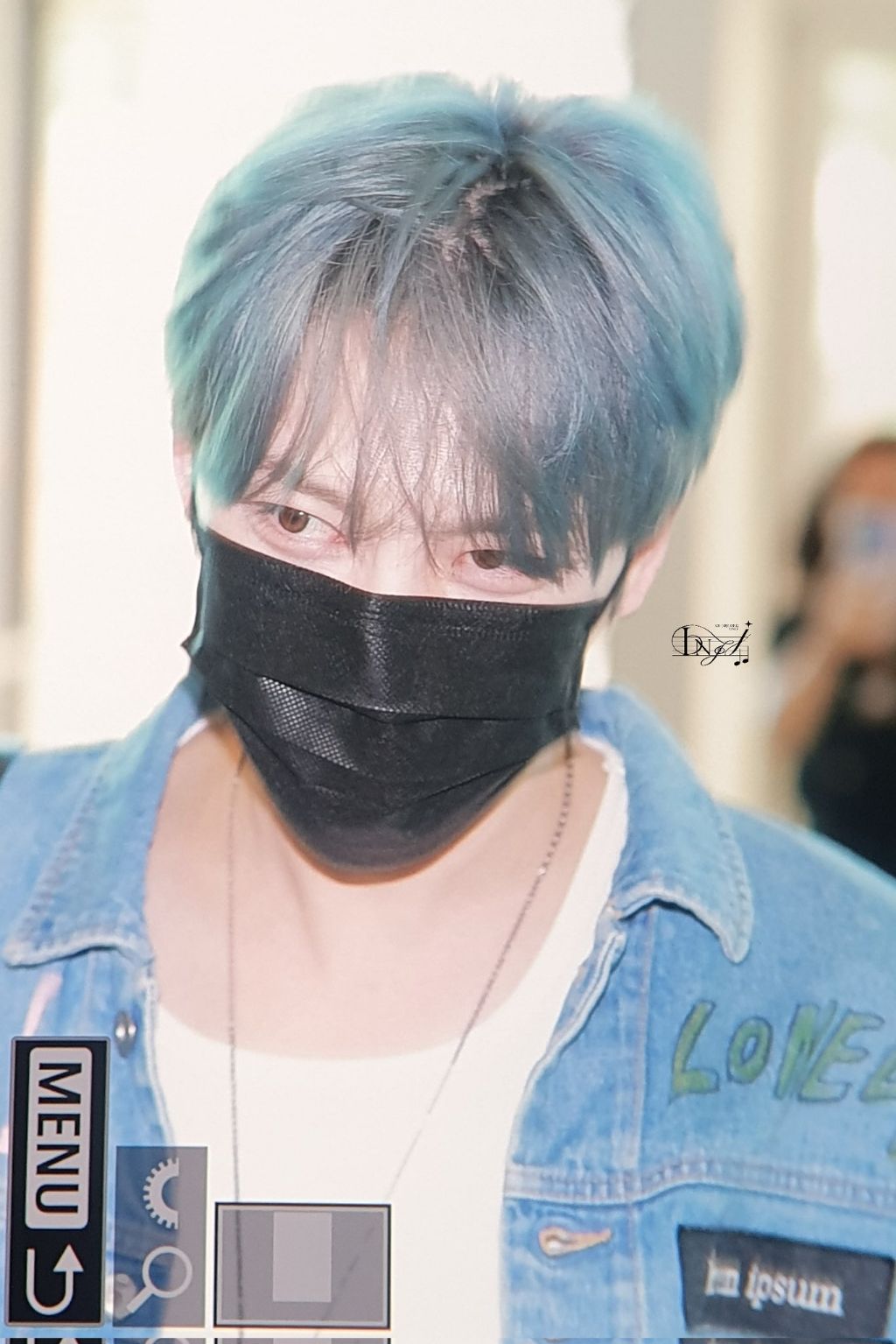 오늘자 홍콩으로 출국하는 김재중 사진..... | 인스티즈