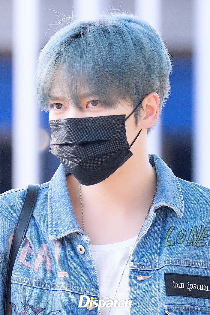  오늘자 홍콩으로 출국하는 김재중 사진.....