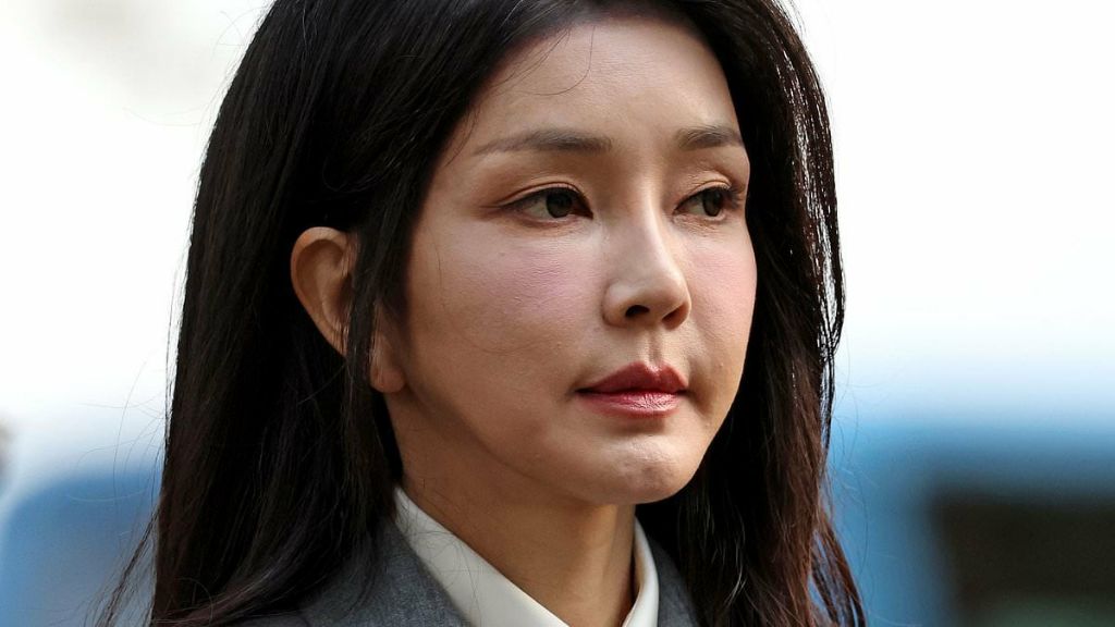 숙취 메이크업하고 정상회담 다니는 김건희 | 인스티즈
