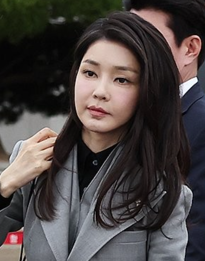 숙취 메이크업하고 정상회담 다니는 김건희 | 인스티즈