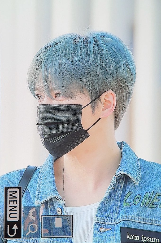 오늘자 홍콩으로 출국하는 김재중 사진..... | 인스티즈