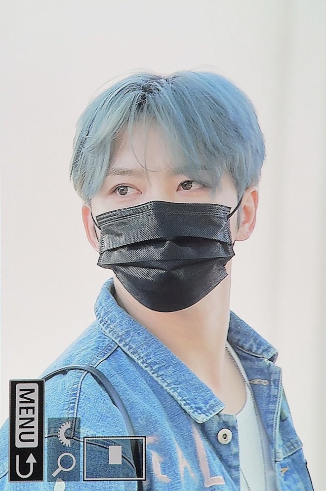 오늘자 홍콩으로 출국하는 김재중 사진..... | 인스티즈