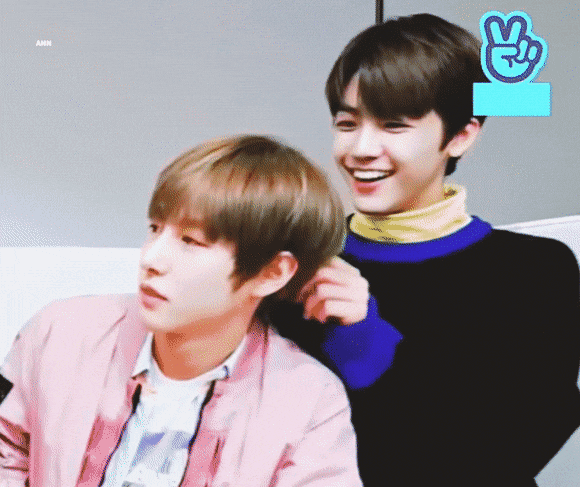 약간 신기한 남자아이돌들의 뒤통수 .gif | 인스티즈