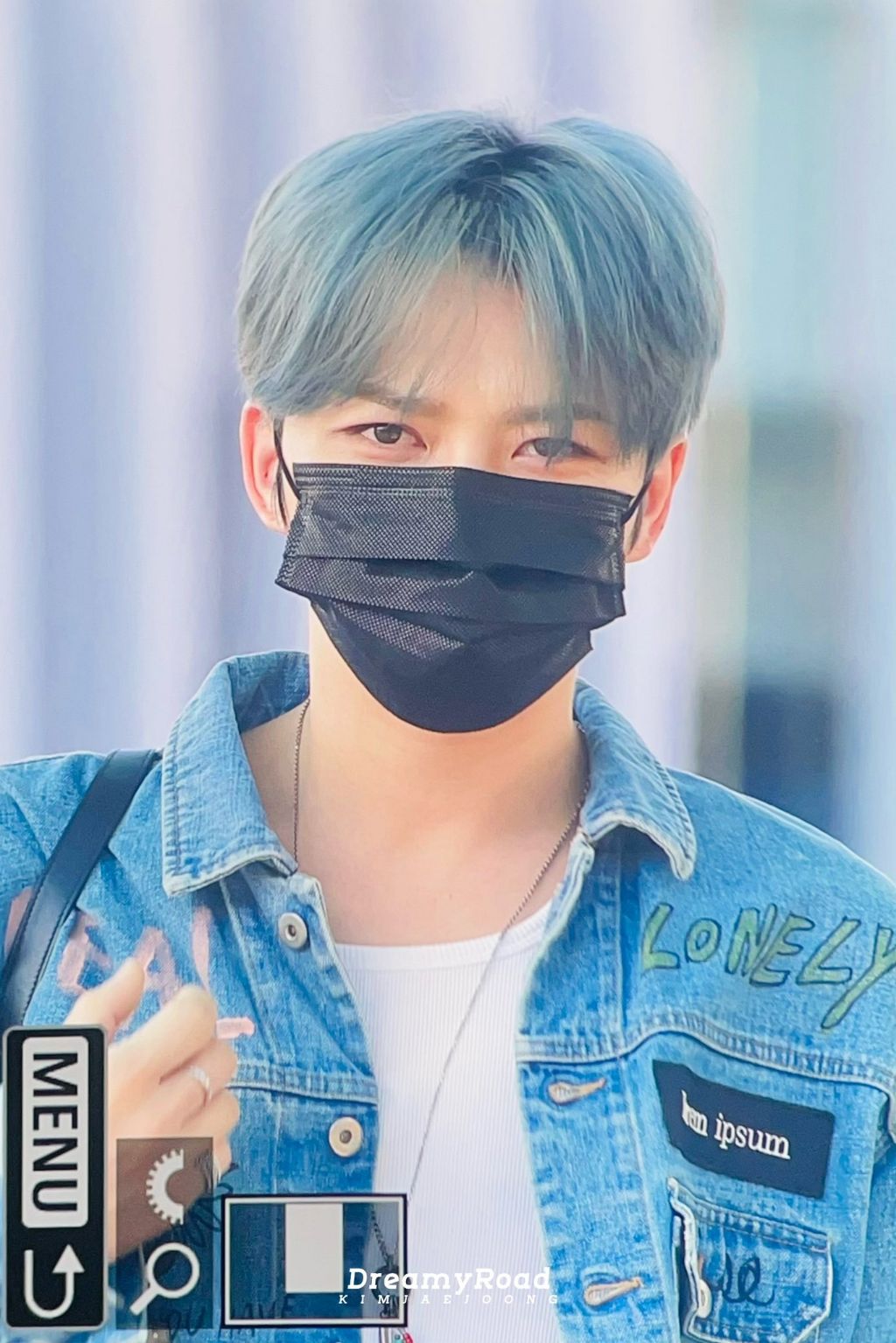 오늘자 홍콩으로 출국하는 김재중 사진..... | 인스티즈