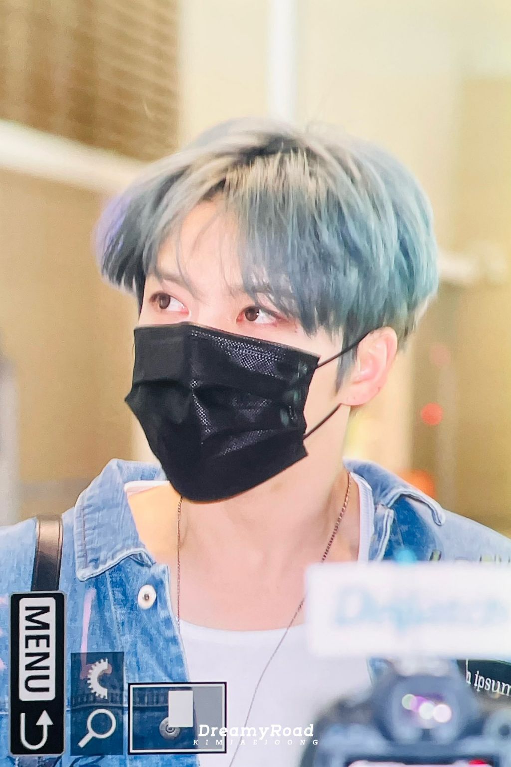 오늘자 홍콩으로 출국하는 김재중 사진..... | 인스티즈