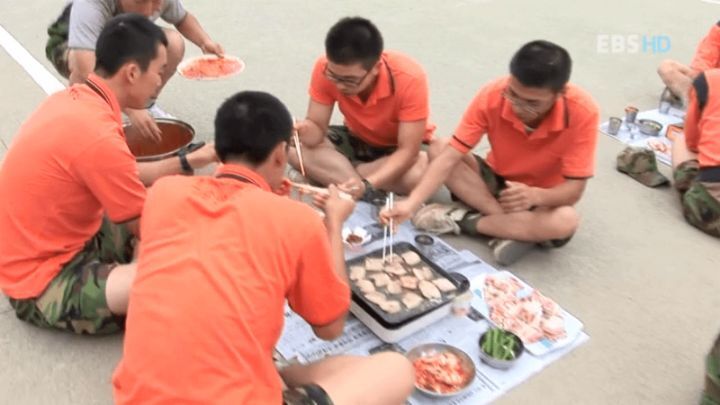 군대 삼겹살 회식 | 인스티즈