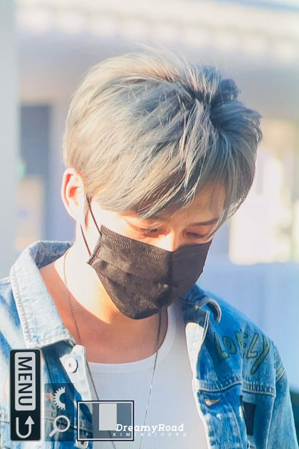 오늘자 홍콩으로 출국하는 김재중 사진..... | 인스티즈