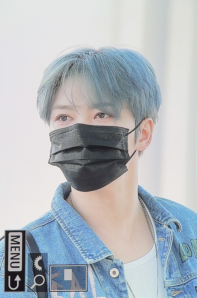 오늘자 홍콩으로 출국하는 김재중 사진..... | 인스티즈