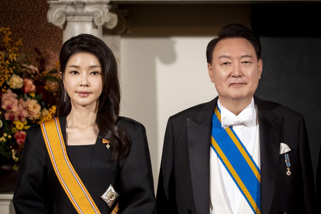 숙취 메이크업하고 정상회담 다니는 김건희 | 인스티즈