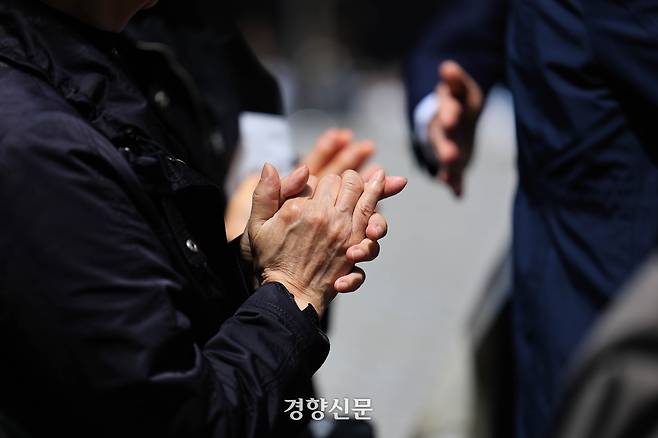 '교황님이 찾아오셨을까…' 명동성당 위에 뜬 무지개 [정동길 옆 사진관] | 인스티즈