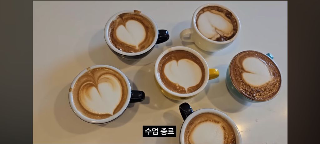 히키에서 알바N번 짤려도보고 카페알바 잘해보려고 내돈내산 라떼아트 배우러갔다가 본사에 초대받은 유투버 | 인스티즈