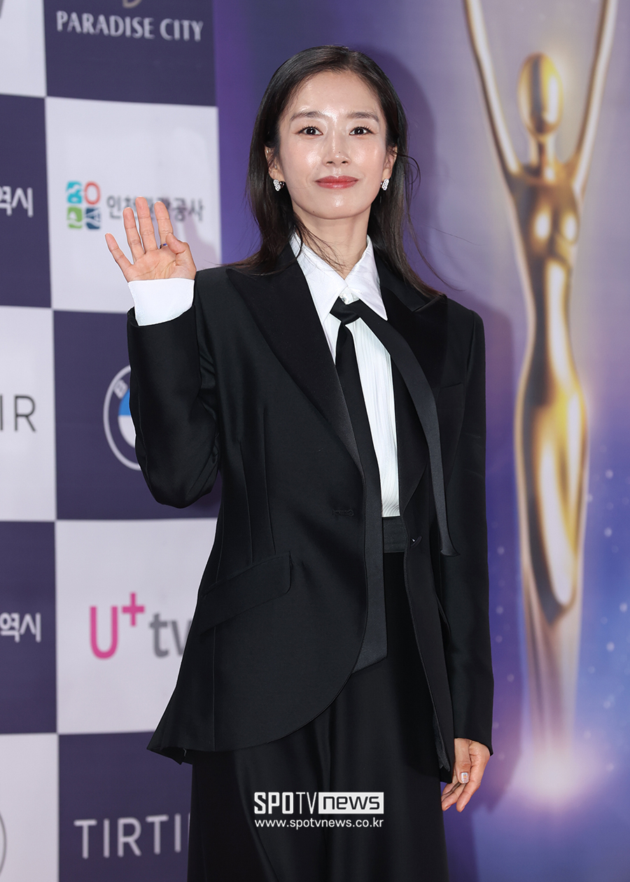 개인적으로 좋아하는 여배우들의 넥타이 패션.jpg | 인스티즈